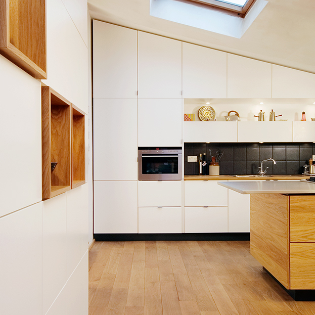 Architects Kitchen<br />
Spray Finish and Oak Kitchen<br />
