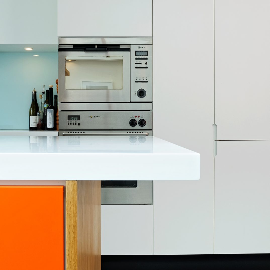 Corian, sprayed finish & Oak kitchen<br />
Young professional North London family 